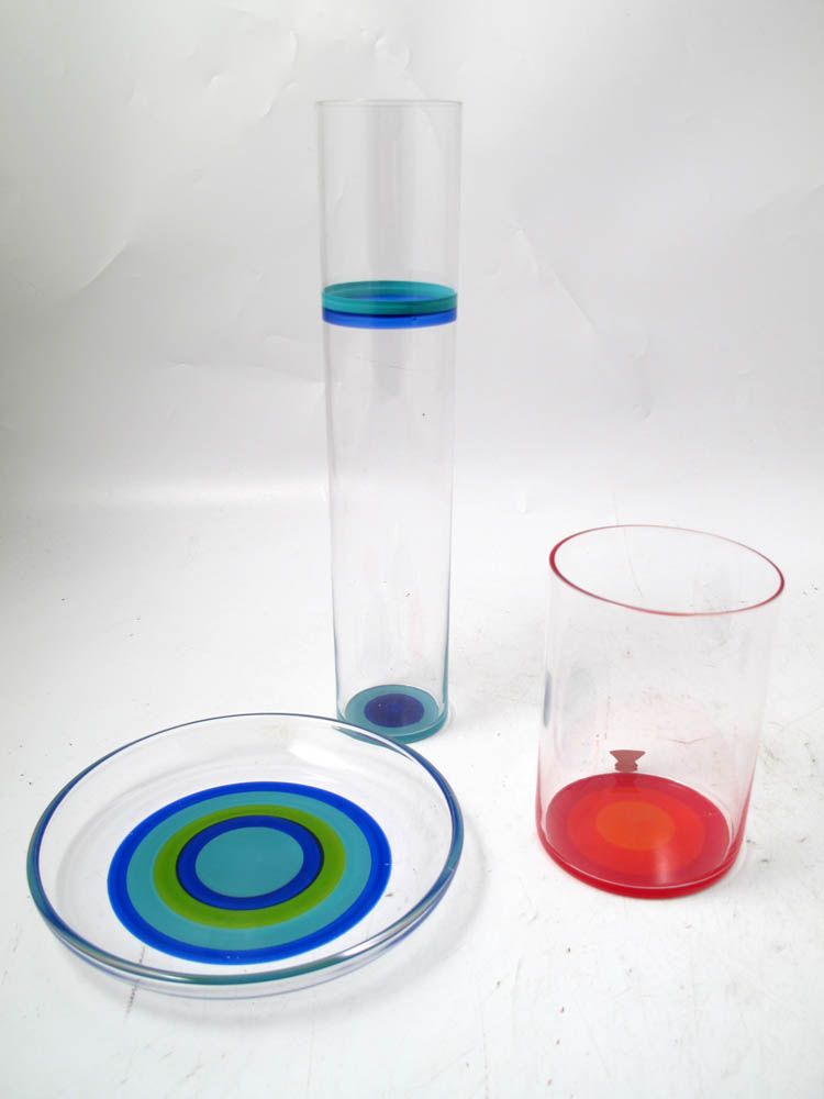 Glas, 3 st, ’Mitt i Prick’ Kattis Åselius-Lidbäck för Gullaskrufs glasbruk 1968, dekorlinjer i blått, grönt, orange, rött, höjd ca 30, 5 cm